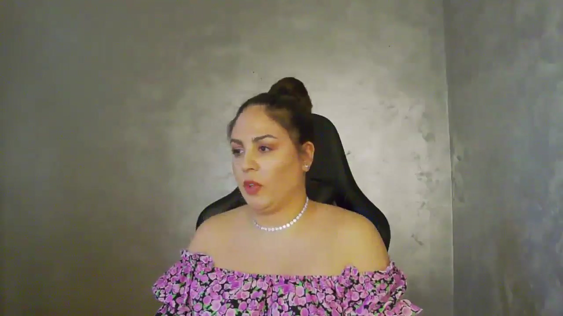 Gallery image thumbnail from NotVanilla's myfreecams stream on, 07/10/2025, 23:18 image 9 of 20