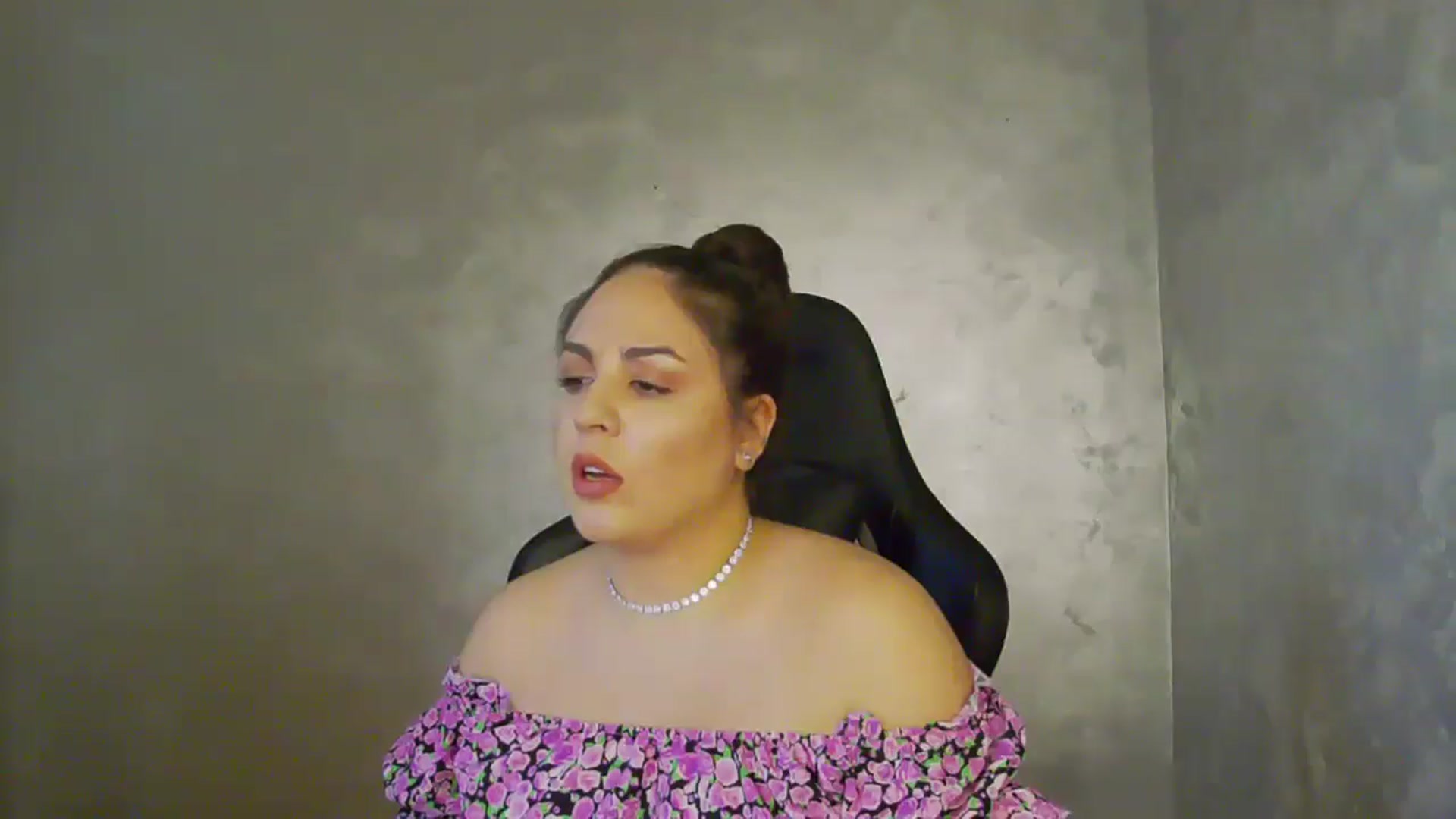 Gallery image thumbnail from NotVanilla's myfreecams stream on, 07/10/2025, 23:18 image 8 of 20