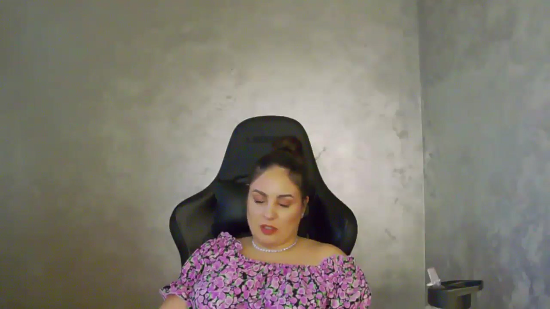 Gallery image thumbnail from NotVanilla's myfreecams stream on, 07/10/2025, 23:18 image 2 of 20