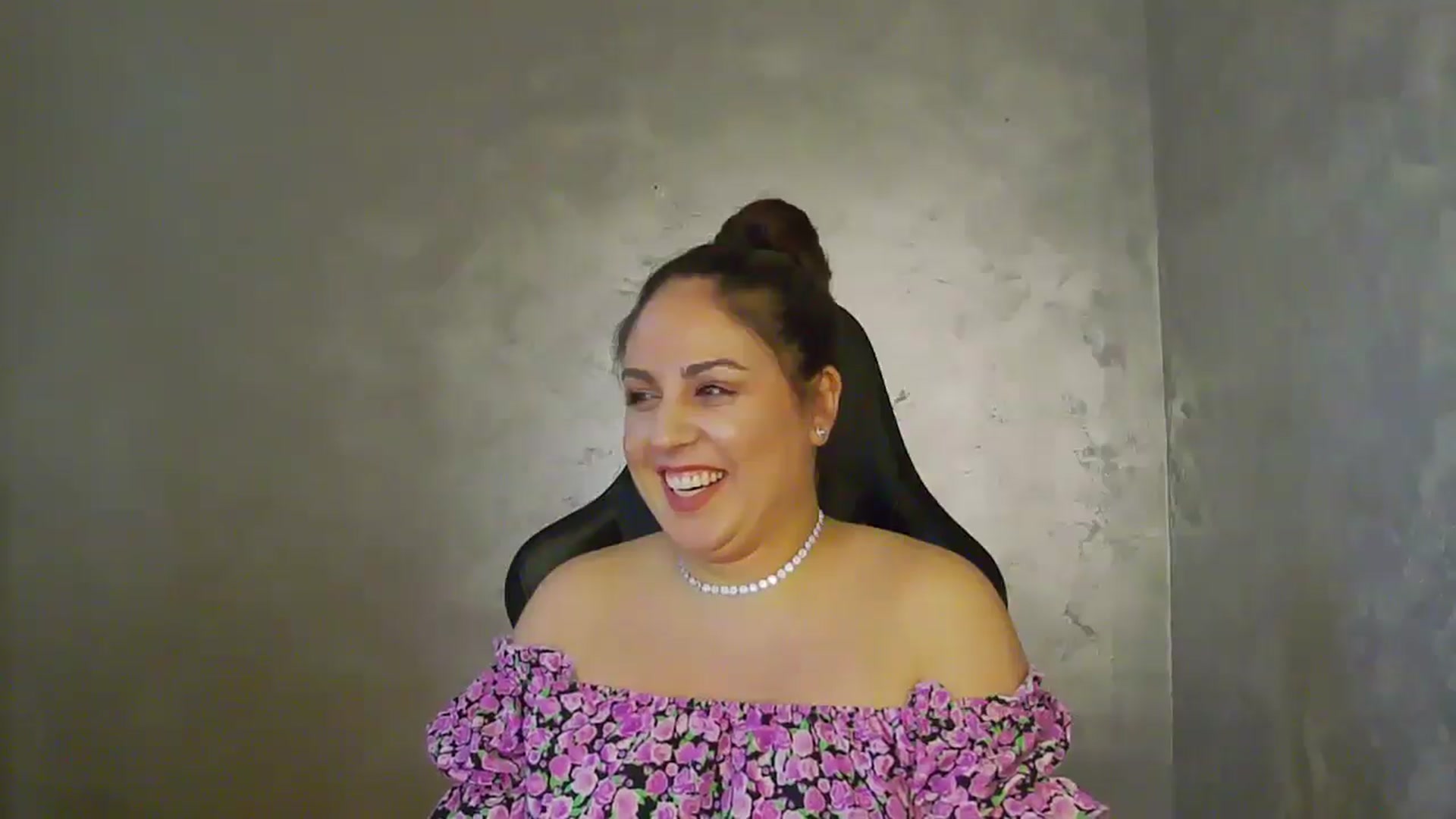 Gallery image thumbnail from NotVanilla's myfreecams stream on, 07/10/2025, 23:18 image 12 of 20