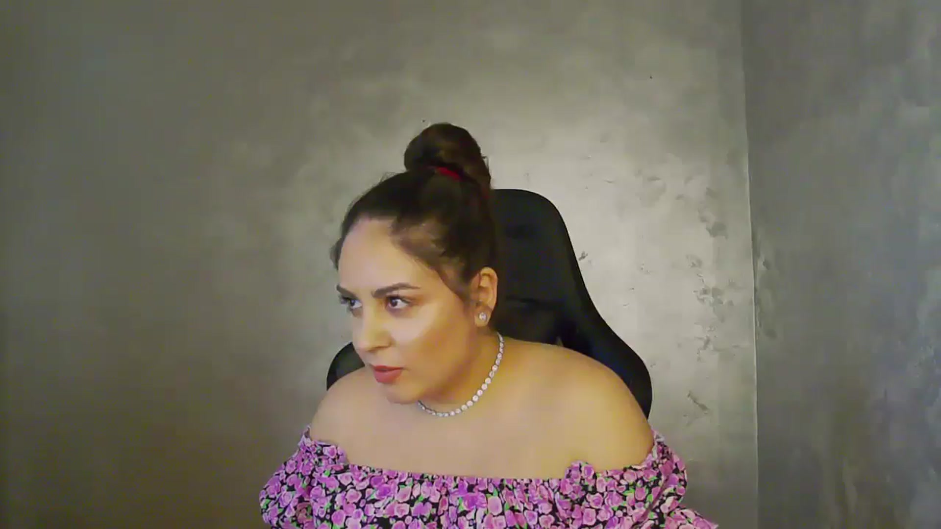 Gallery image thumbnail from NotVanilla's myfreecams stream on, 07/10/2025, 23:18 image 11 of 20