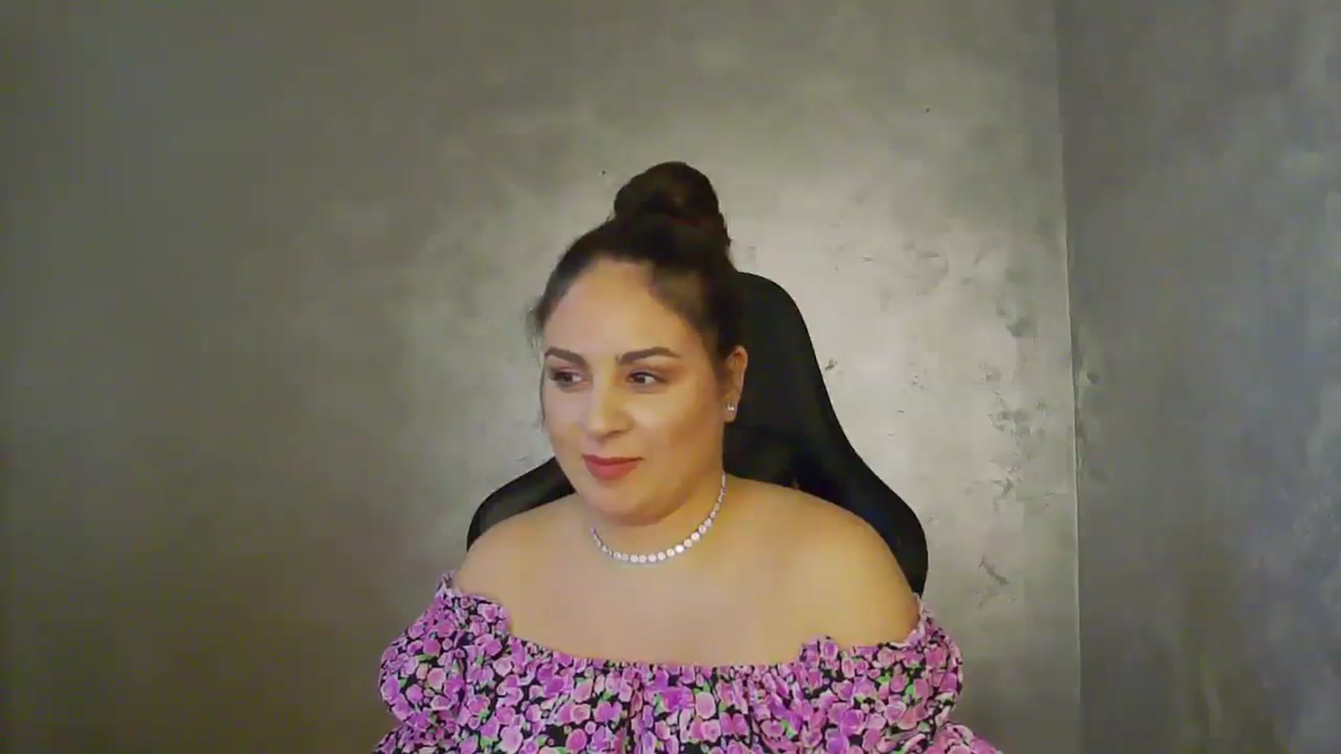 Gallery image thumbnail from NotVanilla's myfreecams stream on, 07/10/2025, 23:18 image 14 of 20