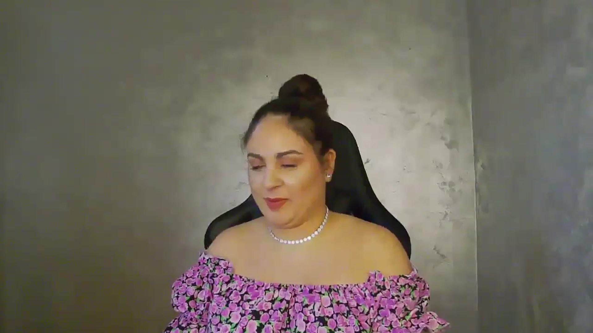 Gallery image thumbnail from NotVanilla's myfreecams stream on, 07/10/2025, 23:18 image 17 of 20