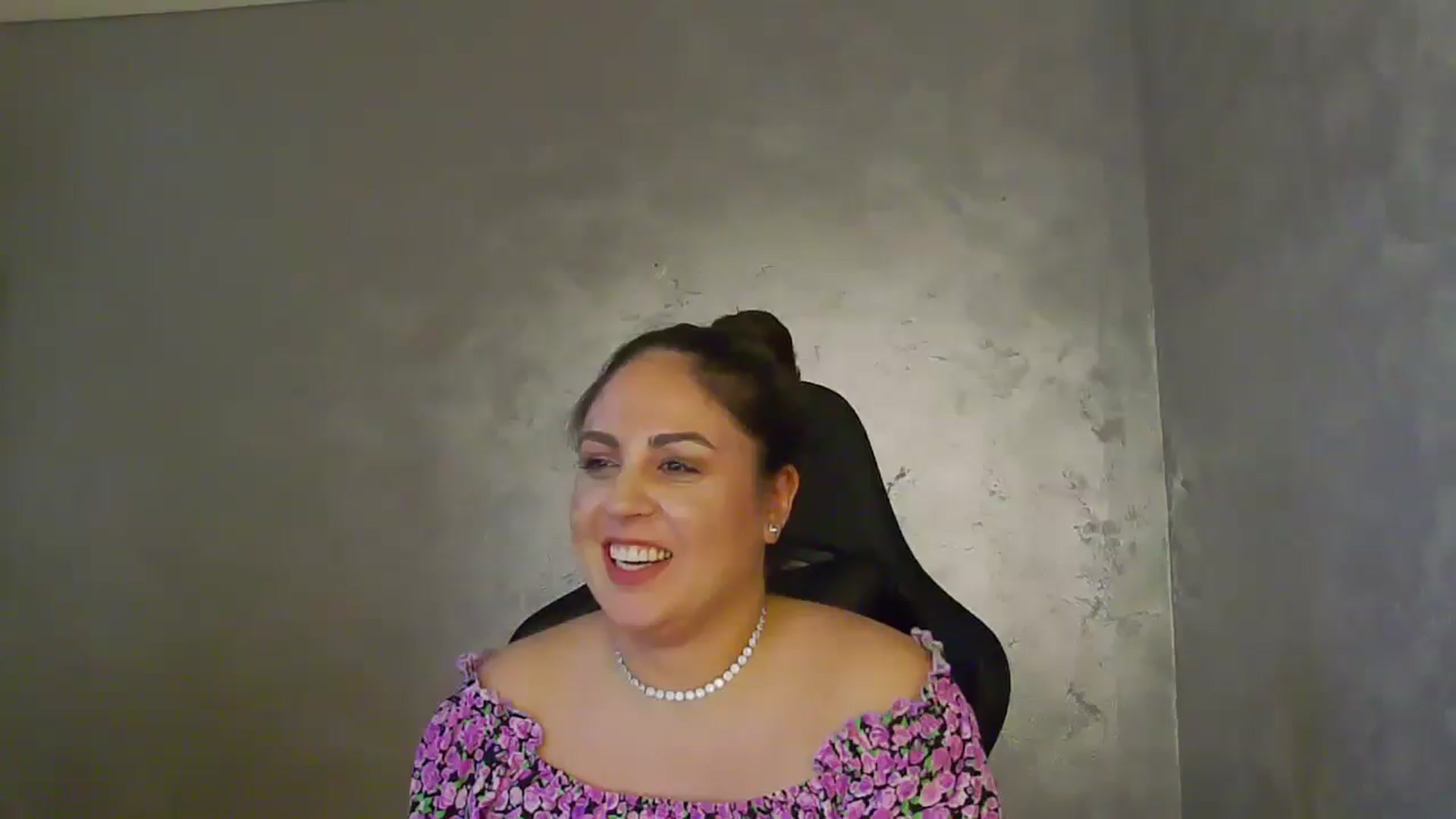 Gallery image thumbnail from NotVanilla's myfreecams stream on, 07/11/2025, 24:10 image 19 of 20