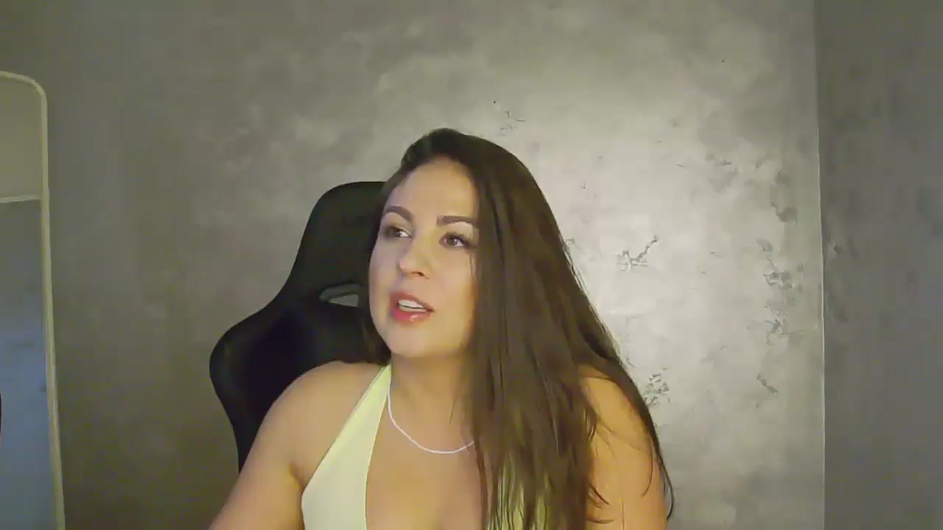 Gallery image thumbnail from NotVanilla's myfreecams stream on, 07/23/2025, 23:38 image 5 of 20