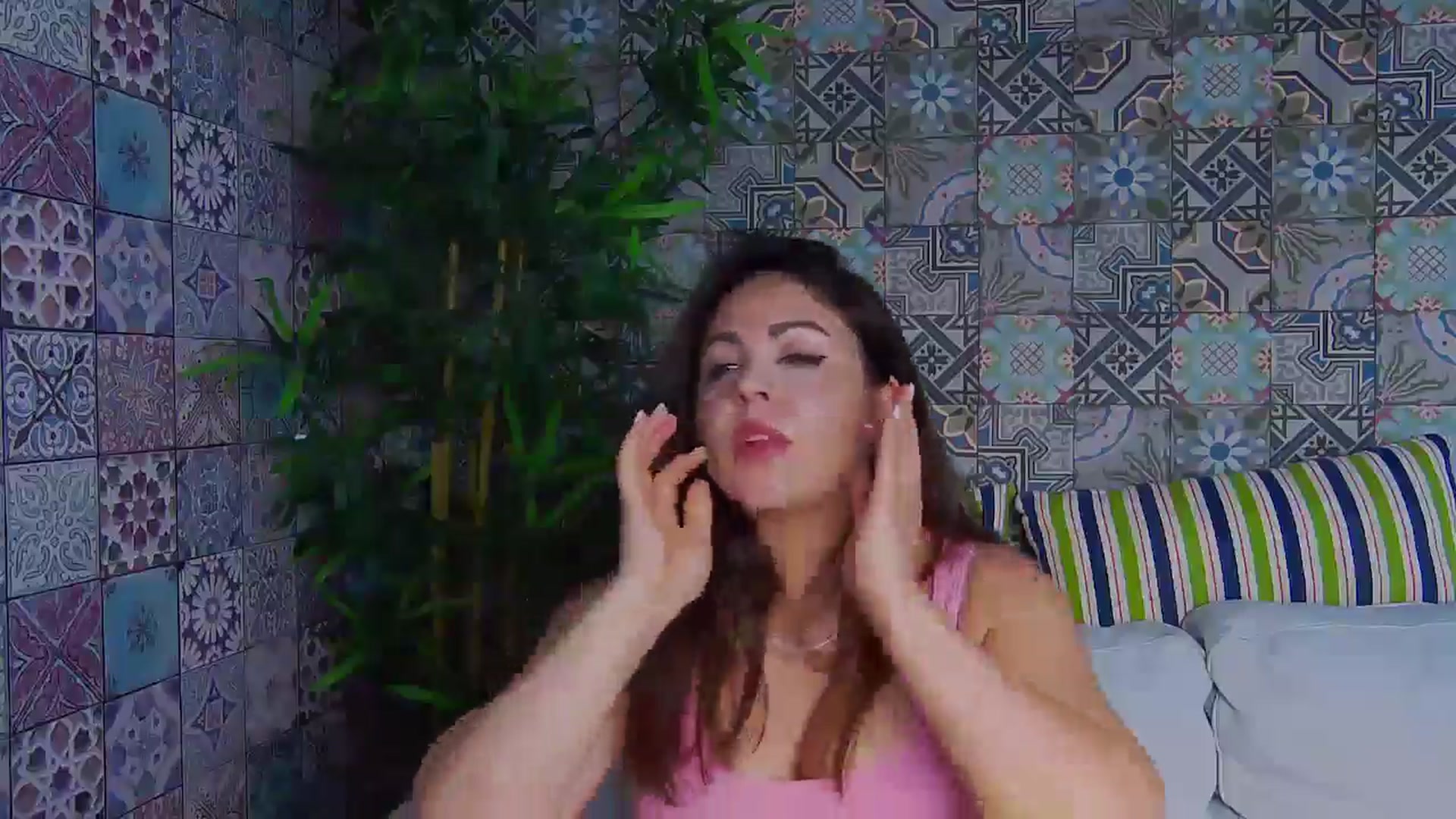 Gallery image thumbnail from NotVanilla's myfreecams stream on, 07/25/2025, 05:07 image 15 of 20
