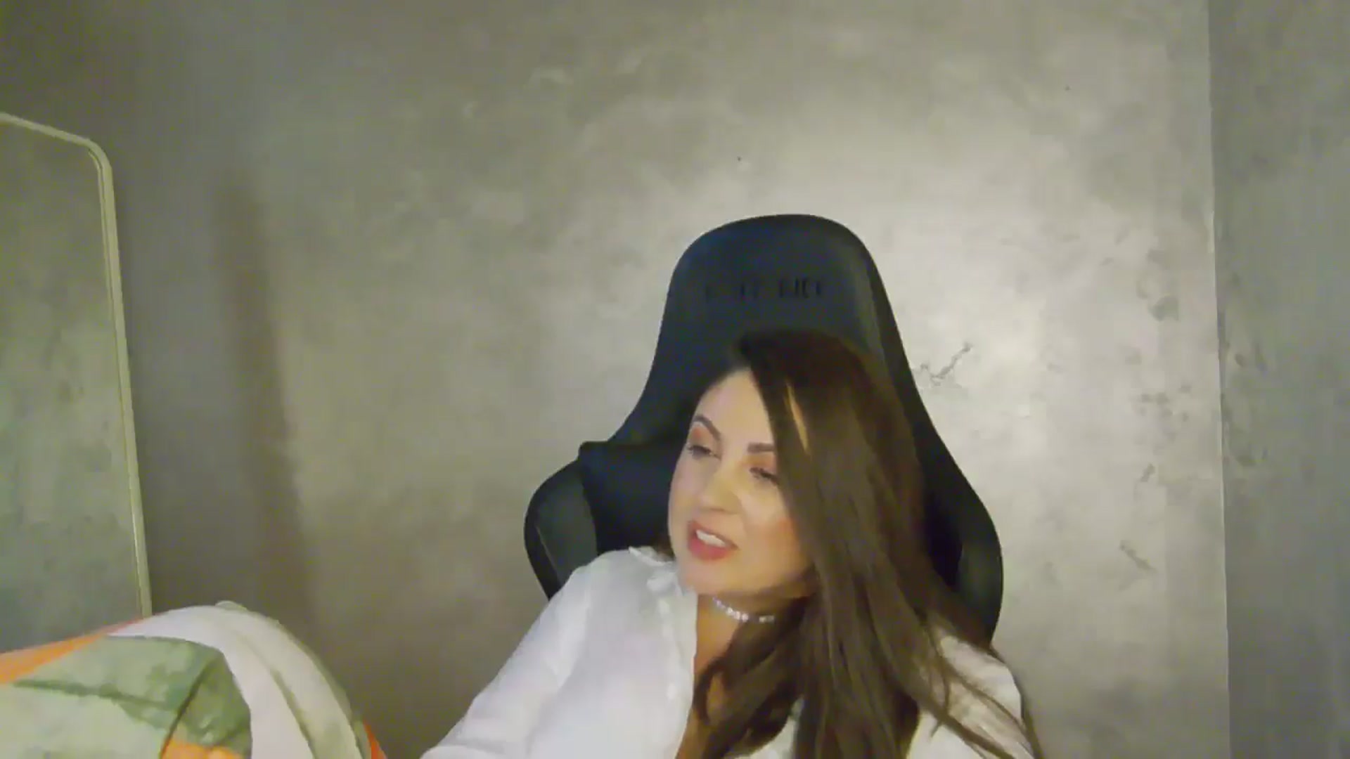 Gallery image thumbnail from NotVanilla's myfreecams stream on, 07/29/2025, 01:43 image 15 of 20