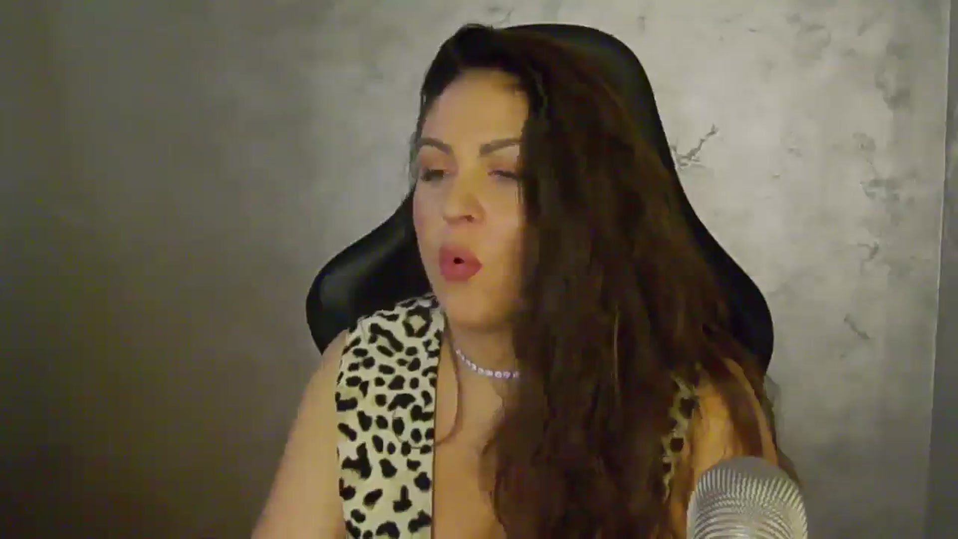 Gallery image thumbnail from NotVanilla's myfreecams stream on, 09/02/2025, 02:10 image 17 of 20