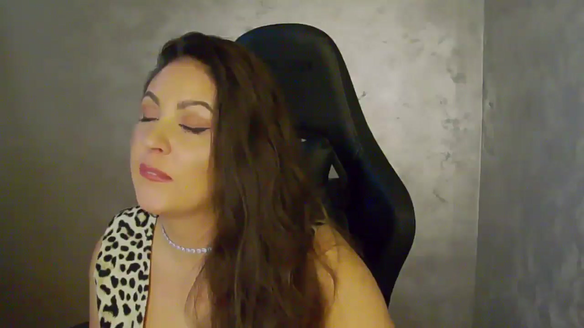 Gallery image thumbnail from NotVanilla's myfreecams stream on, 09/02/2025, 02:10 image 2 of 20