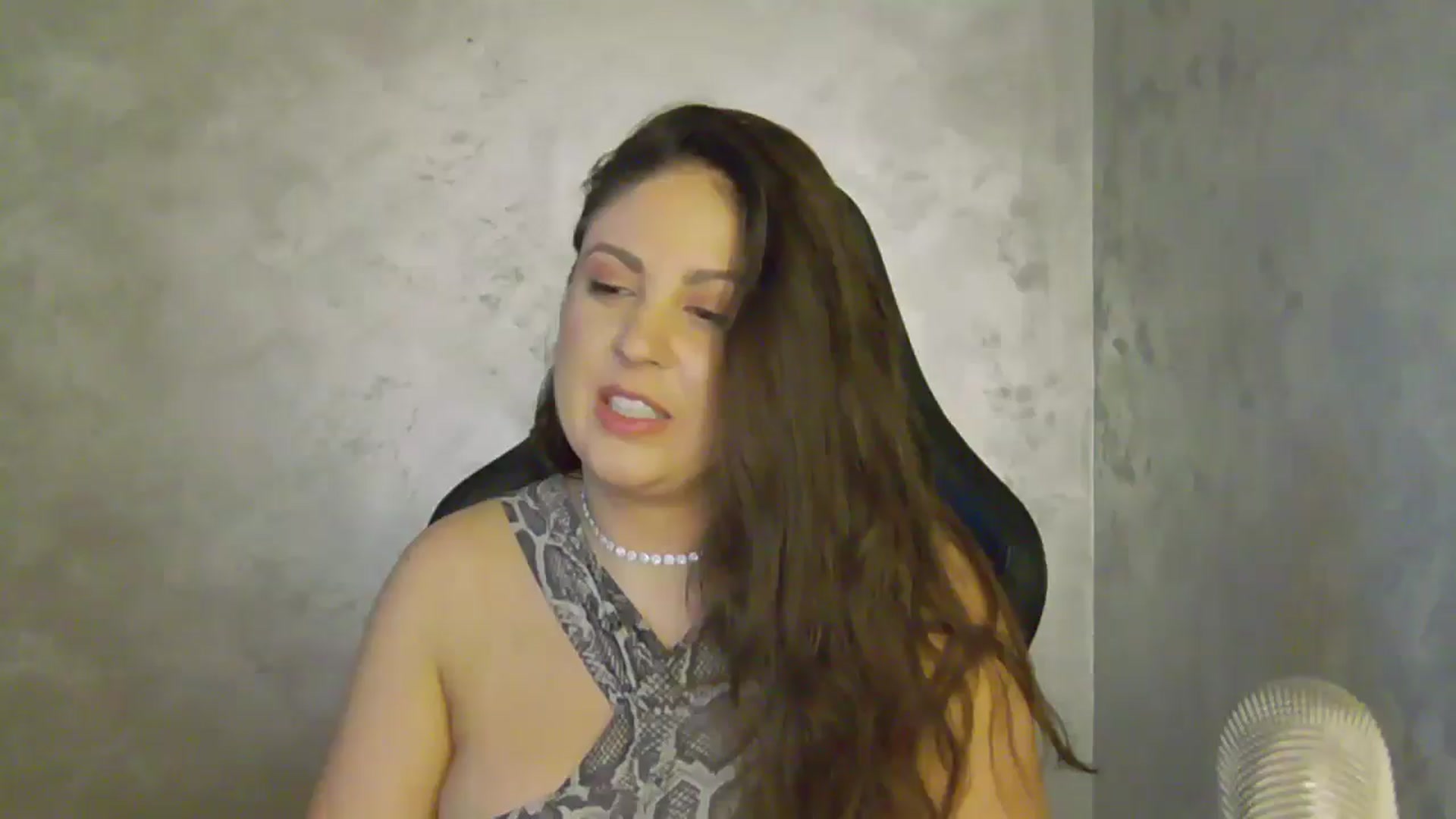 Gallery image thumbnail from NotVanilla's myfreecams stream on, 09/02/2025, 23:33 image 15 of 20