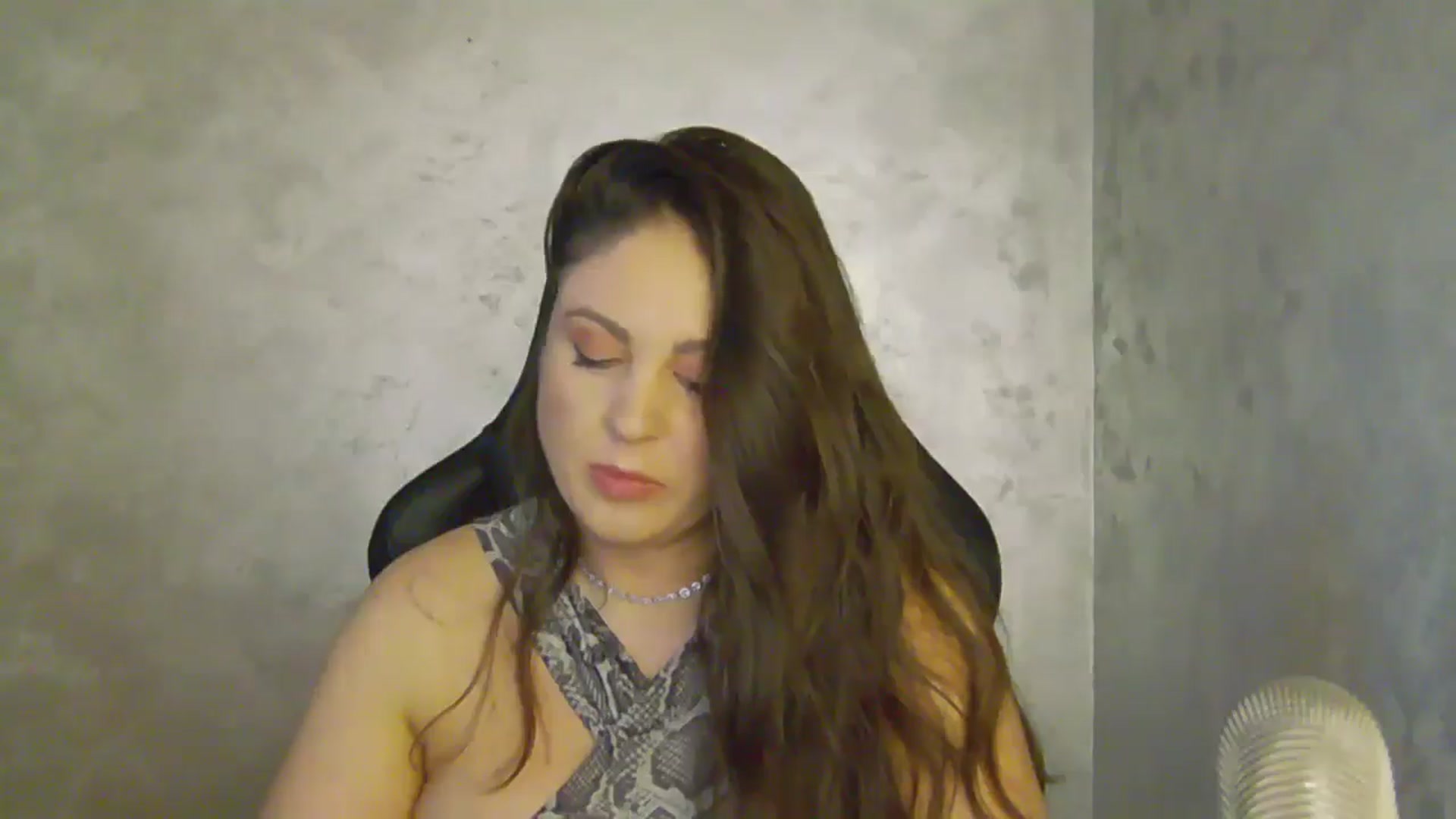 Gallery image thumbnail from NotVanilla's myfreecams stream on, 09/02/2025, 23:33 image 7 of 20