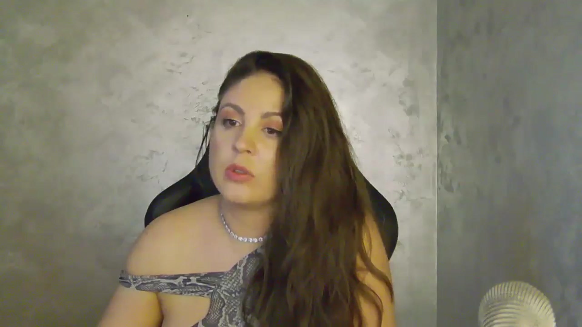 Gallery image thumbnail from NotVanilla's myfreecams stream on, 09/03/2025, 24:48 image 18 of 20
