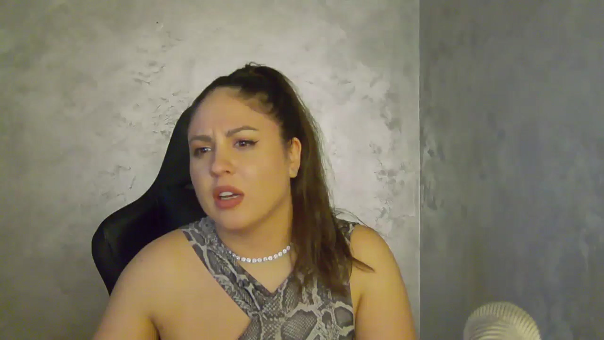Gallery image thumbnail from NotVanilla's myfreecams stream on, 09/03/2025, 04:24 image 6 of 20