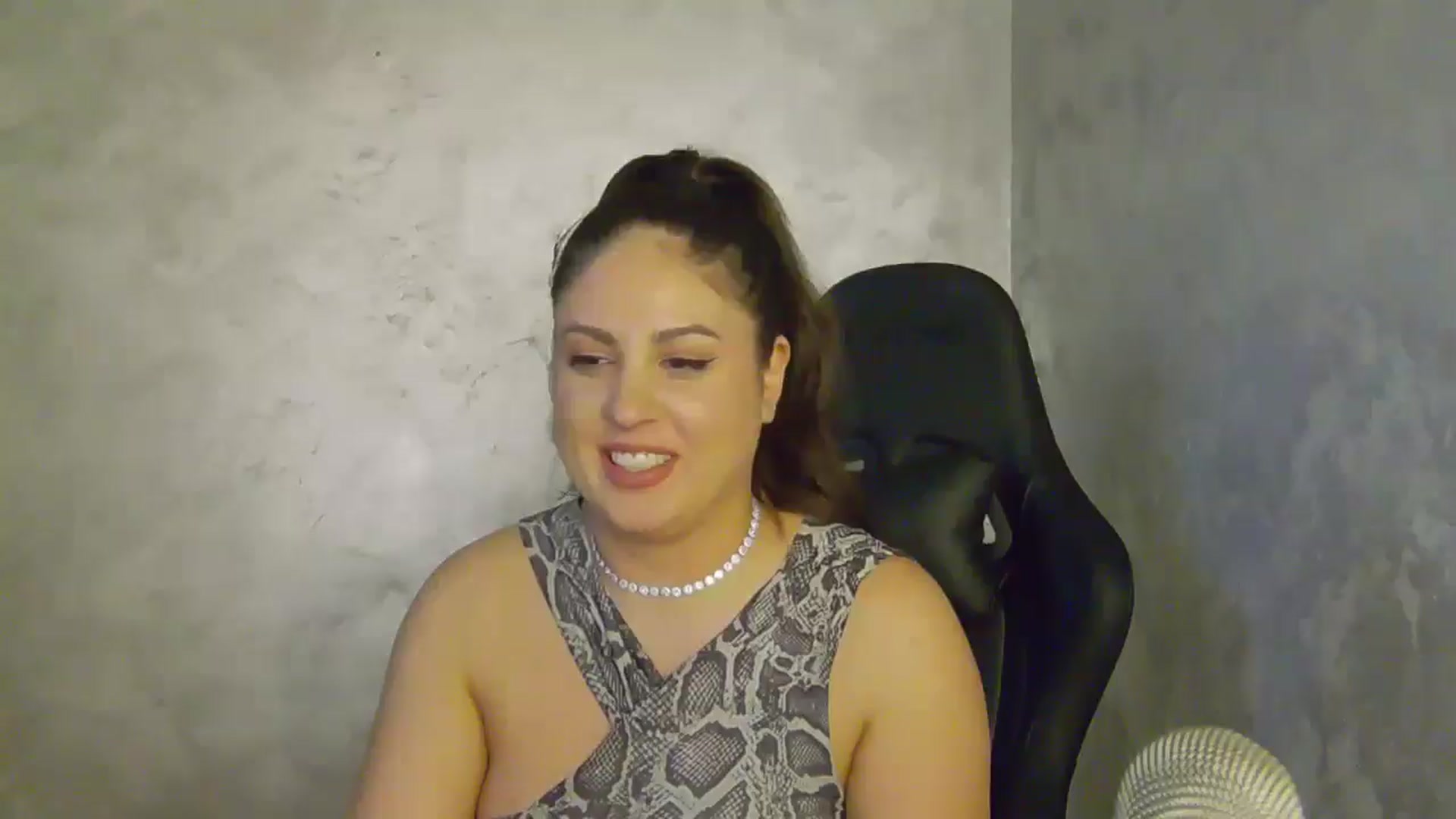 Gallery image thumbnail from NotVanilla's myfreecams stream on, 09/03/2025, 04:24 image 1 of 20