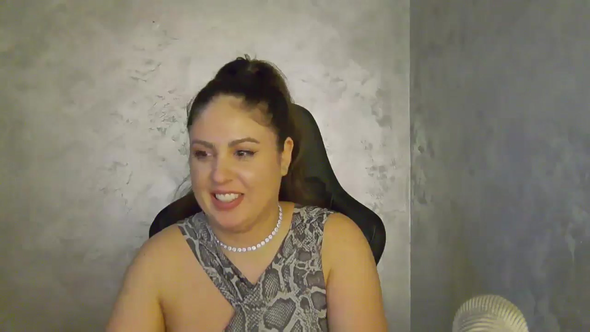 Gallery image thumbnail from NotVanilla's myfreecams stream on, 09/03/2025, 04:24 image 9 of 20