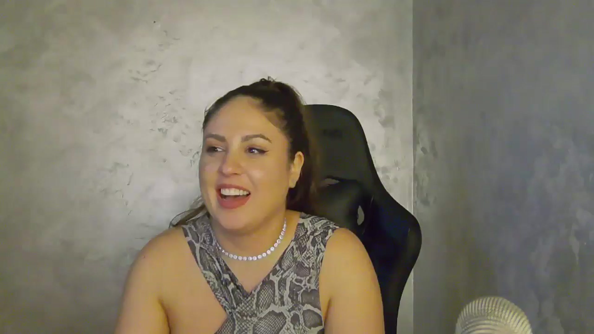 Gallery image thumbnail from NotVanilla's myfreecams stream on, 09/03/2025, 04:24 image 10 of 20