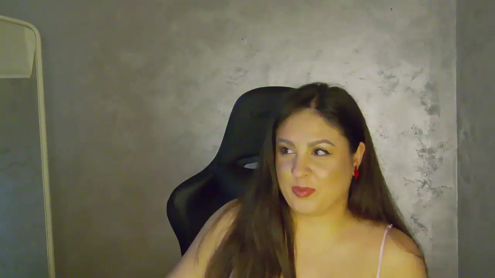 Gallery image thumbnail from NotVanilla's myfreecams stream on, 09/15/2025, 22:07 image 6 of 20