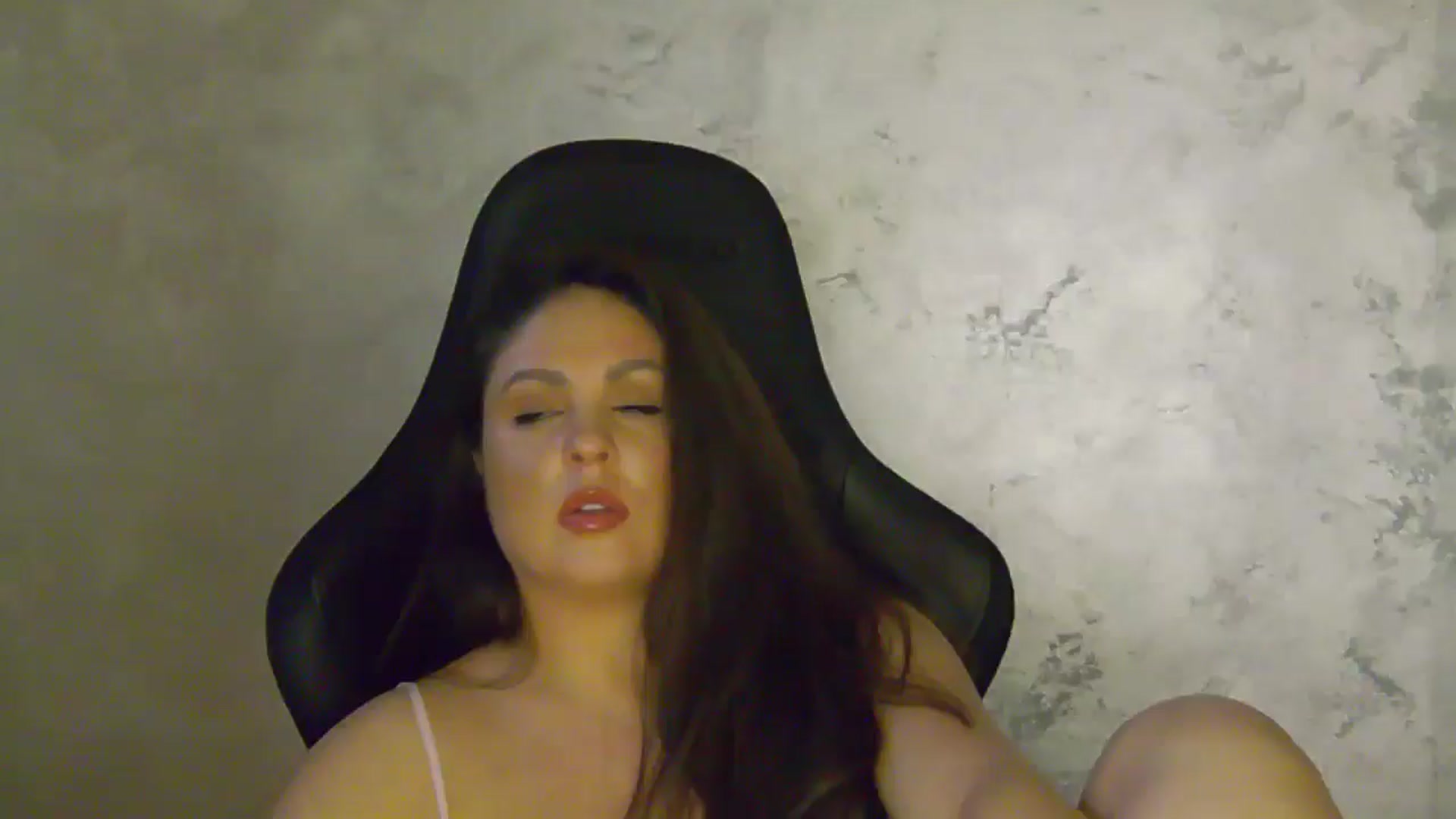 Gallery image thumbnail from NotVanilla's myfreecams stream on, 09/16/2025, 01:16 image 9 of 20