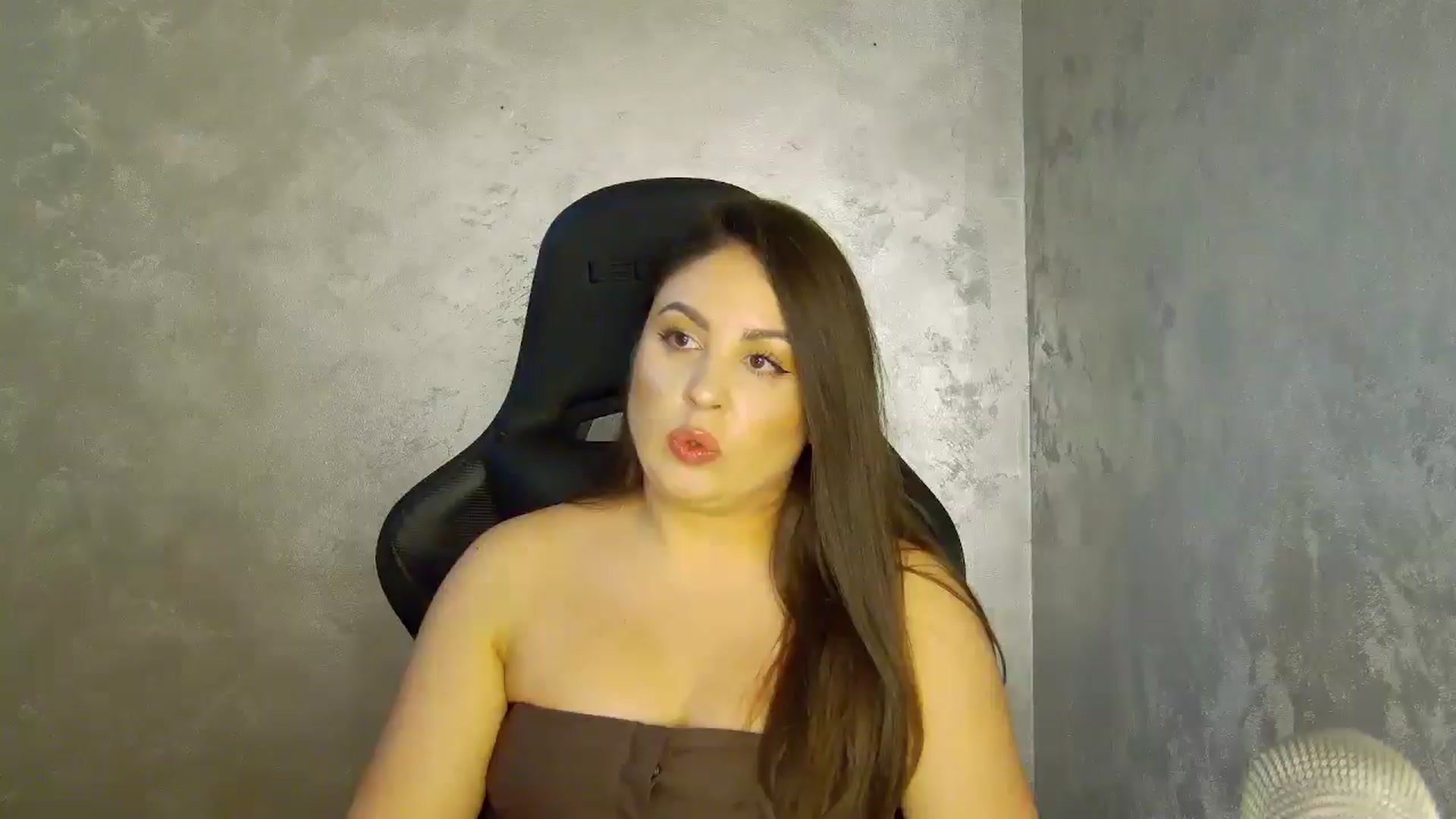 Gallery image thumbnail from NotVanilla's myfreecams stream on, 09/16/2025, 22:23 image 1 of 20