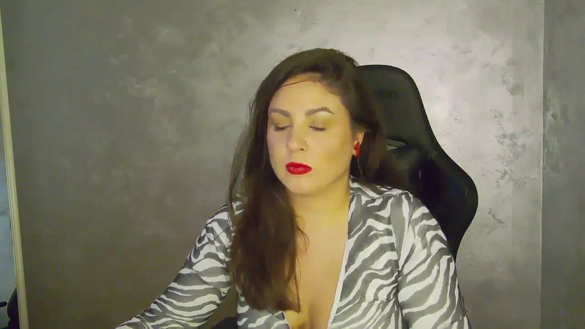 Gallery image thumbnail from NotVanilla's myfreecams stream on, 09/18/2025, 02:43 image 5 of 20