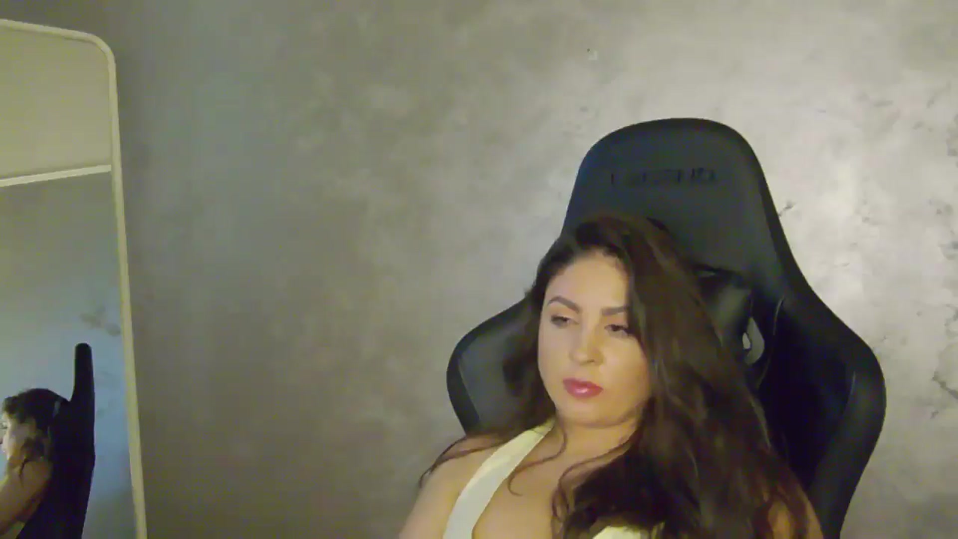 Gallery image thumbnail from NotVanilla's myfreecams stream on, 09/23/2025, 04:06 image 18 of 20