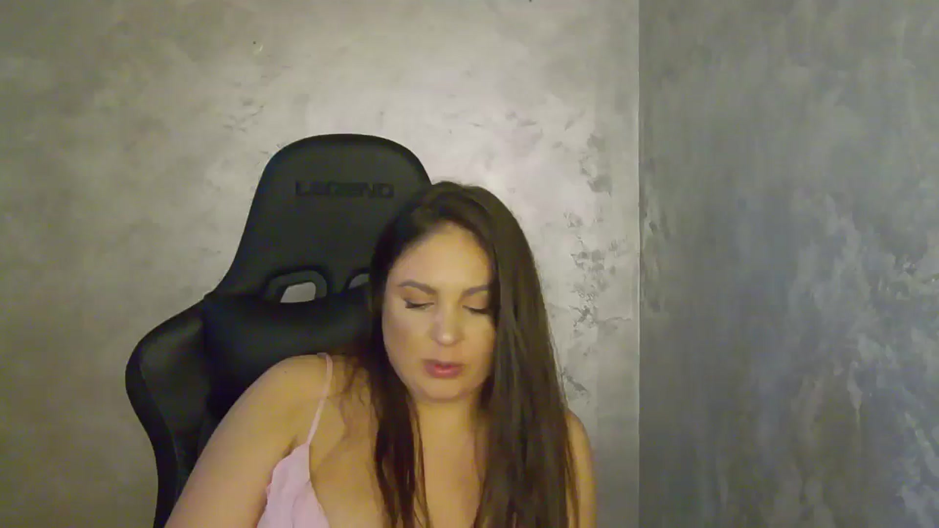 Gallery image thumbnail from NotVanilla's myfreecams stream on, 10/07/2025, 02:52 image 17 of 20
