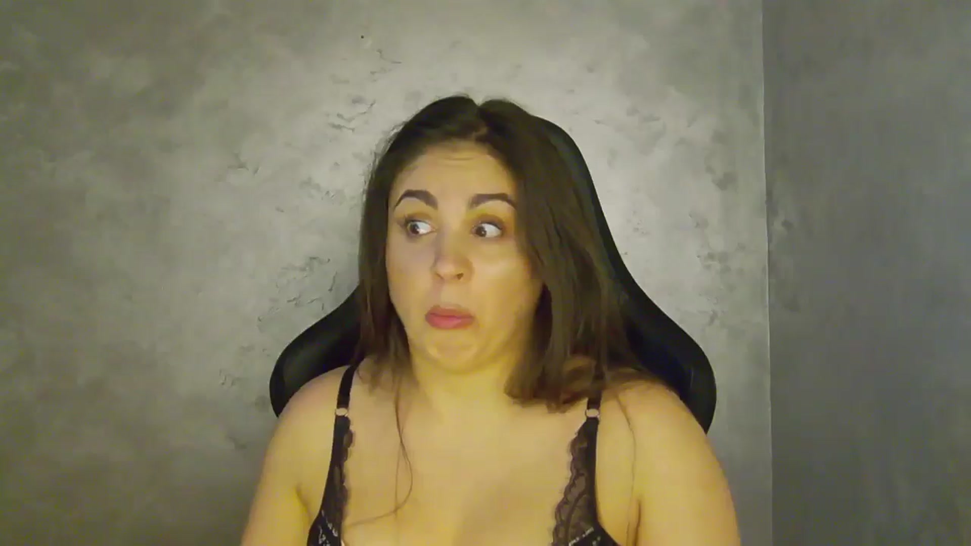Gallery image thumbnail from NotVanilla's myfreecams stream on, 10/10/2025, 04:07 image 13 of 20