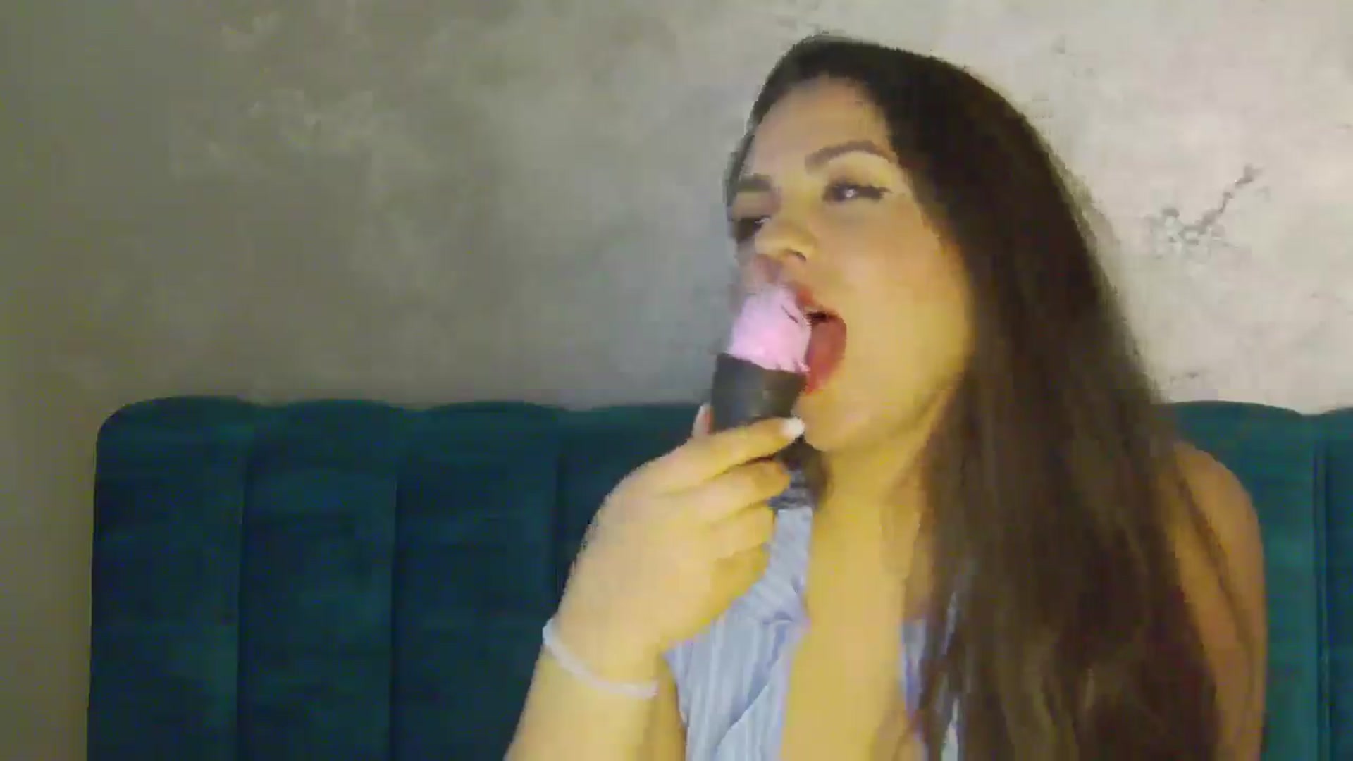 Gallery image thumbnail from NotVanilla's myfreecams stream on, 10/12/2025, 01:32 image 14 of 20