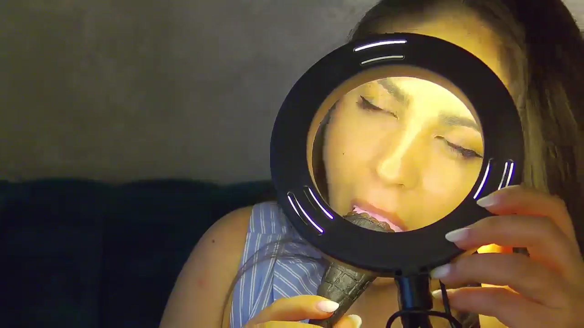 Gallery image thumbnail from NotVanilla's myfreecams stream on, 10/12/2025, 01:32 image 16 of 20