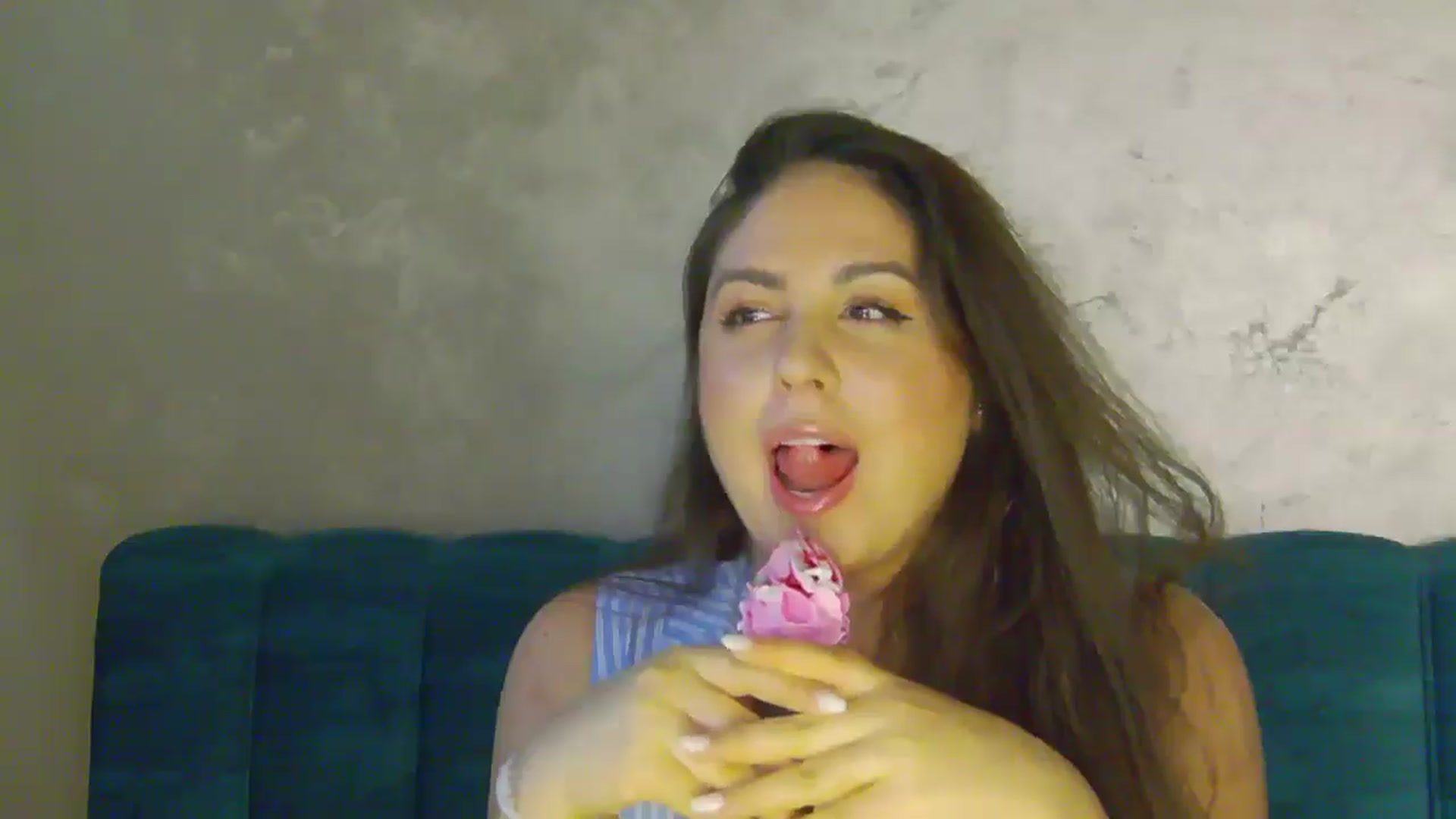 Gallery image thumbnail from NotVanilla's myfreecams stream on, 10/12/2025, 01:32 image 8 of 20