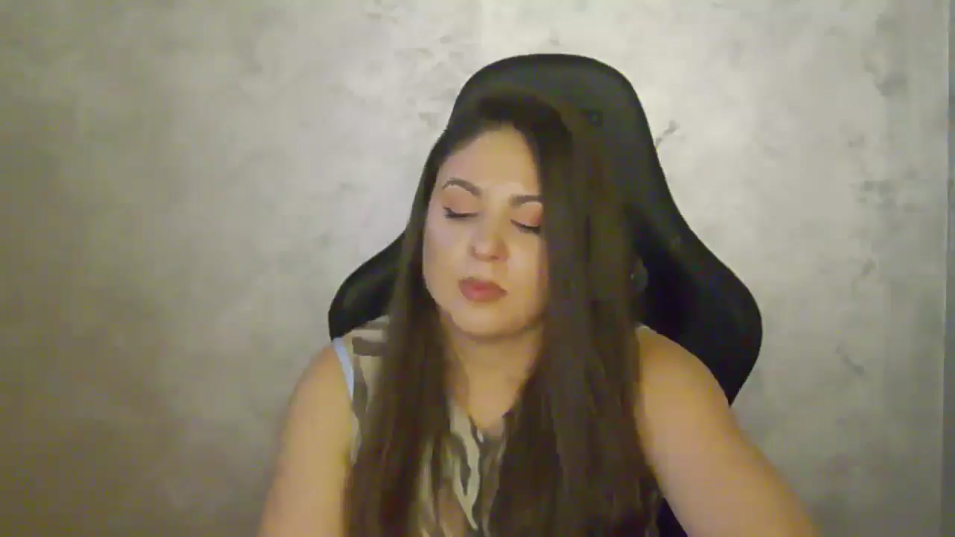 Gallery image thumbnail from NotVanilla's myfreecams stream on, 10/21/2025, 24:14 image 13 of 20