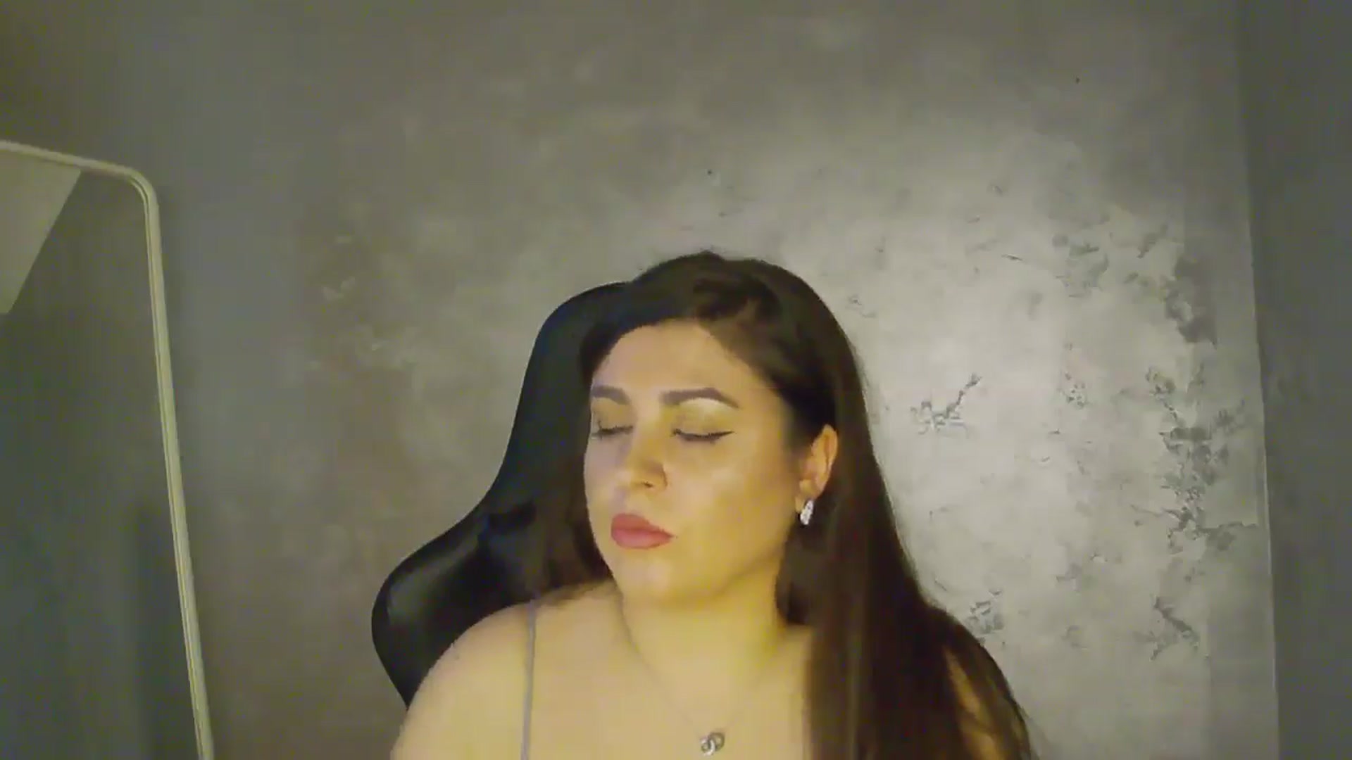 Gallery image thumbnail from NotVanilla's myfreecams stream on, 10/28/2025, 01:45 image 19 of 20