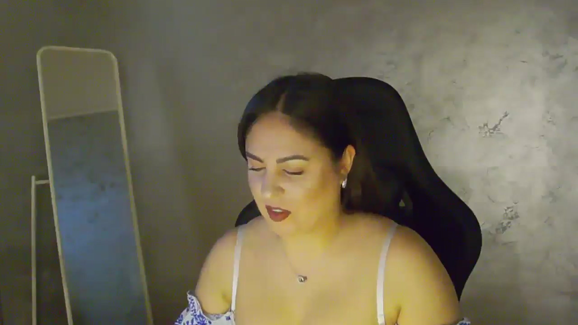 Gallery image thumbnail from NotVanilla's myfreecams stream on, 11/10/2025, 24:41 image 6 of 20