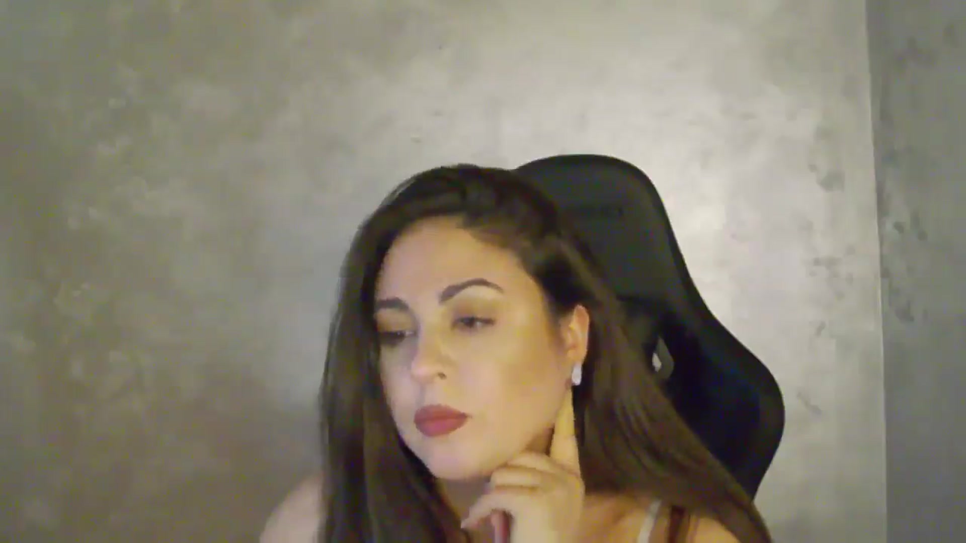 Gallery image thumbnail from NotVanilla's myfreecams stream on, 11/20/2025, 04:32 image 17 of 20