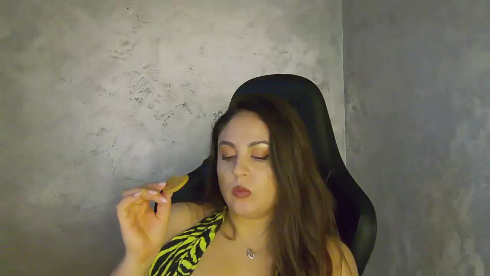 Gallery image thumbnail from NotVanilla's myfreecams stream on, 11/28/2025, 01:03 image 1 of 20