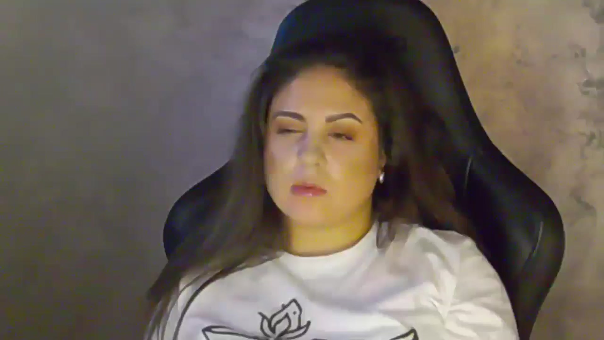Gallery image thumbnail from NotVanilla's myfreecams stream on, 12/14/2025, 01:40 image 2 of 20