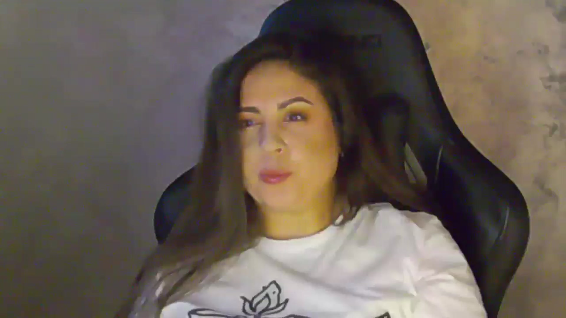 Gallery image thumbnail from NotVanilla's myfreecams stream on, 12/14/2025, 01:40 image 3 of 20