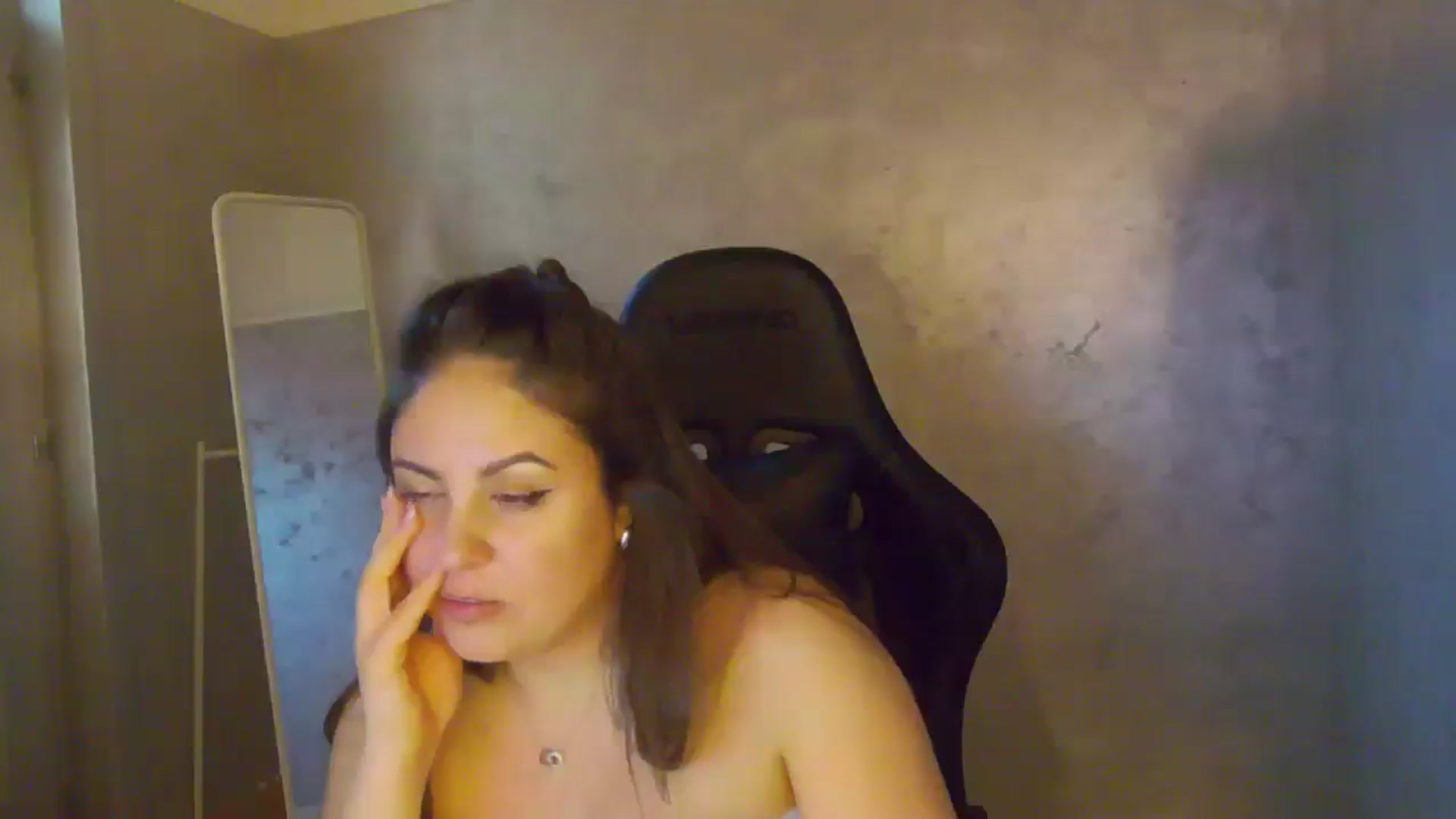 Gallery image thumbnail from NotVanilla's myfreecams stream on, 12/15/2025, 06:45 image 15 of 20