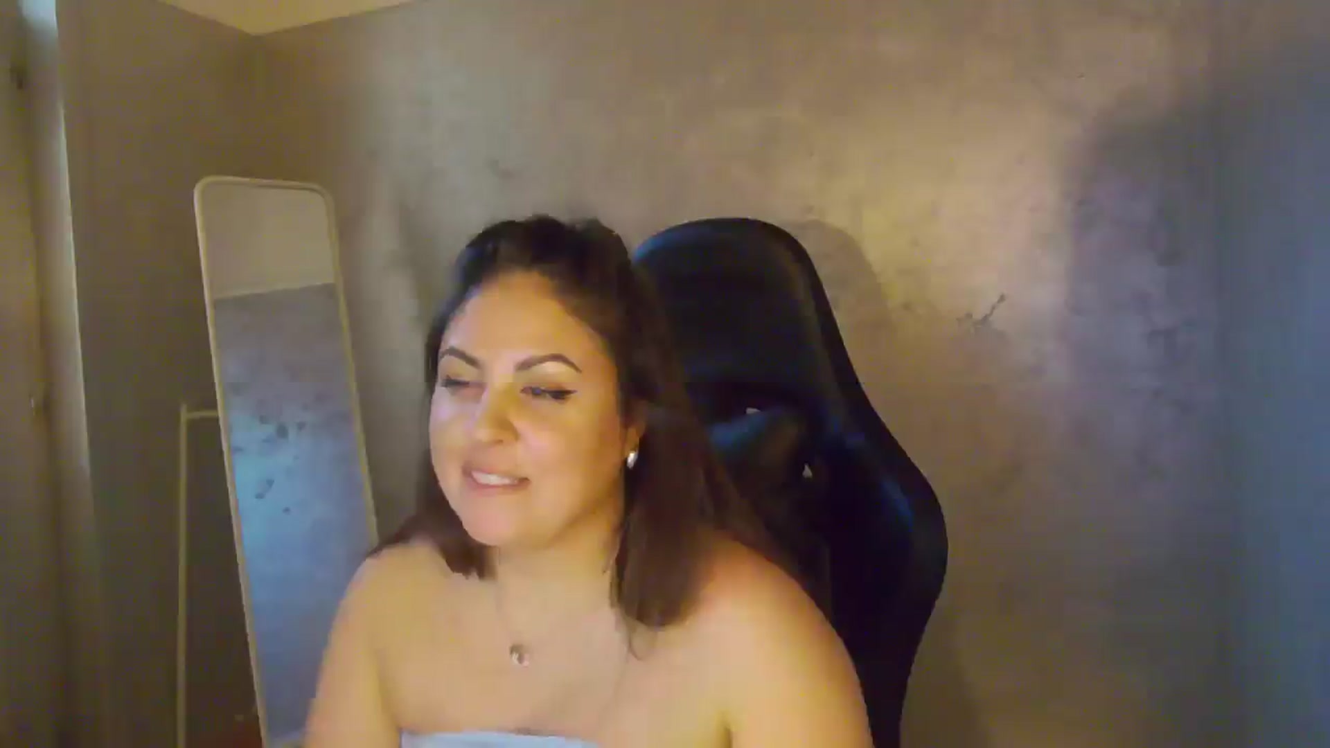 Gallery image thumbnail from NotVanilla's myfreecams stream on, 12/15/2025, 06:45 image 12 of 20