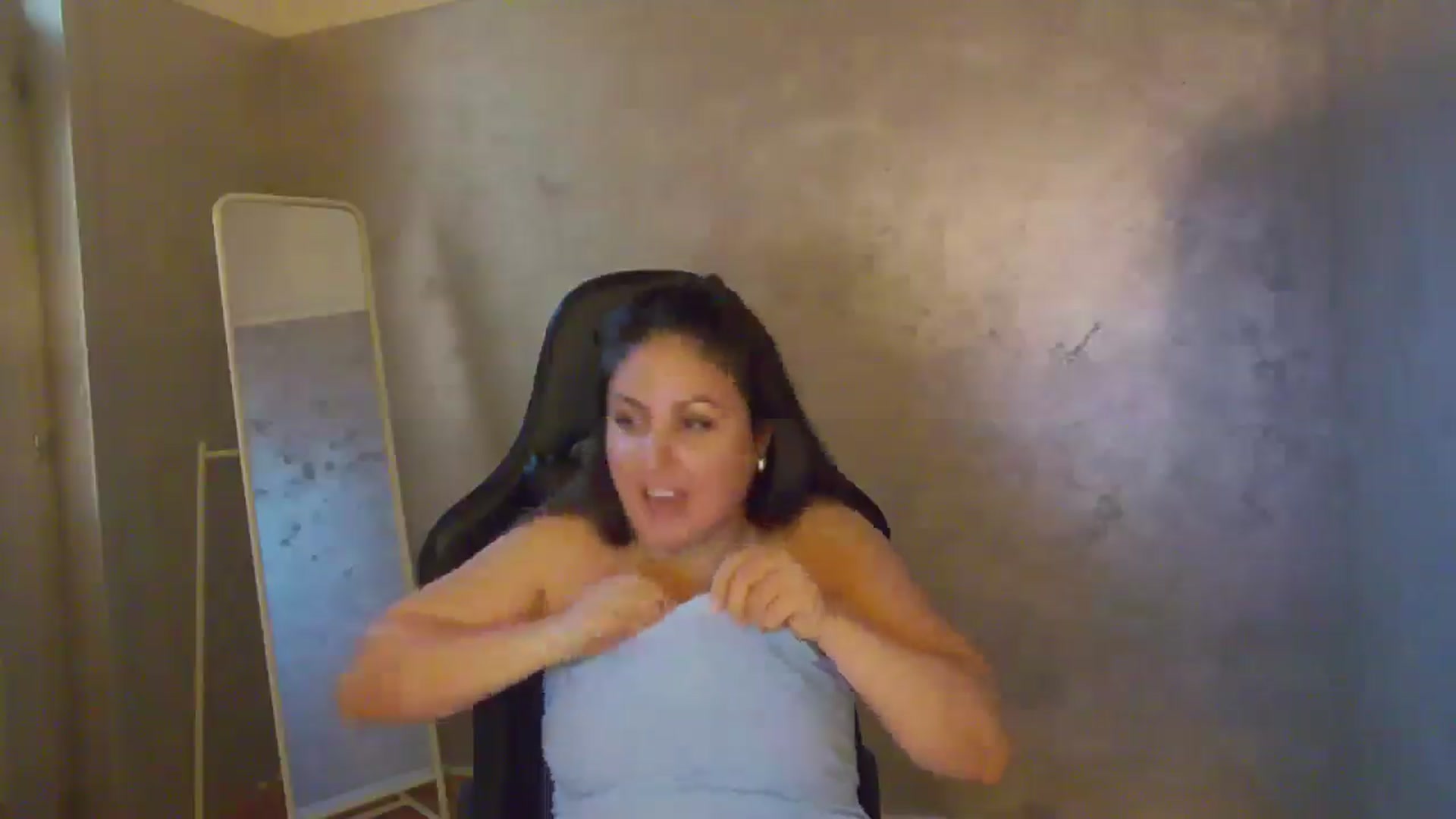 Gallery image thumbnail from NotVanilla's myfreecams stream on, 12/15/2025, 06:45 image 10 of 20