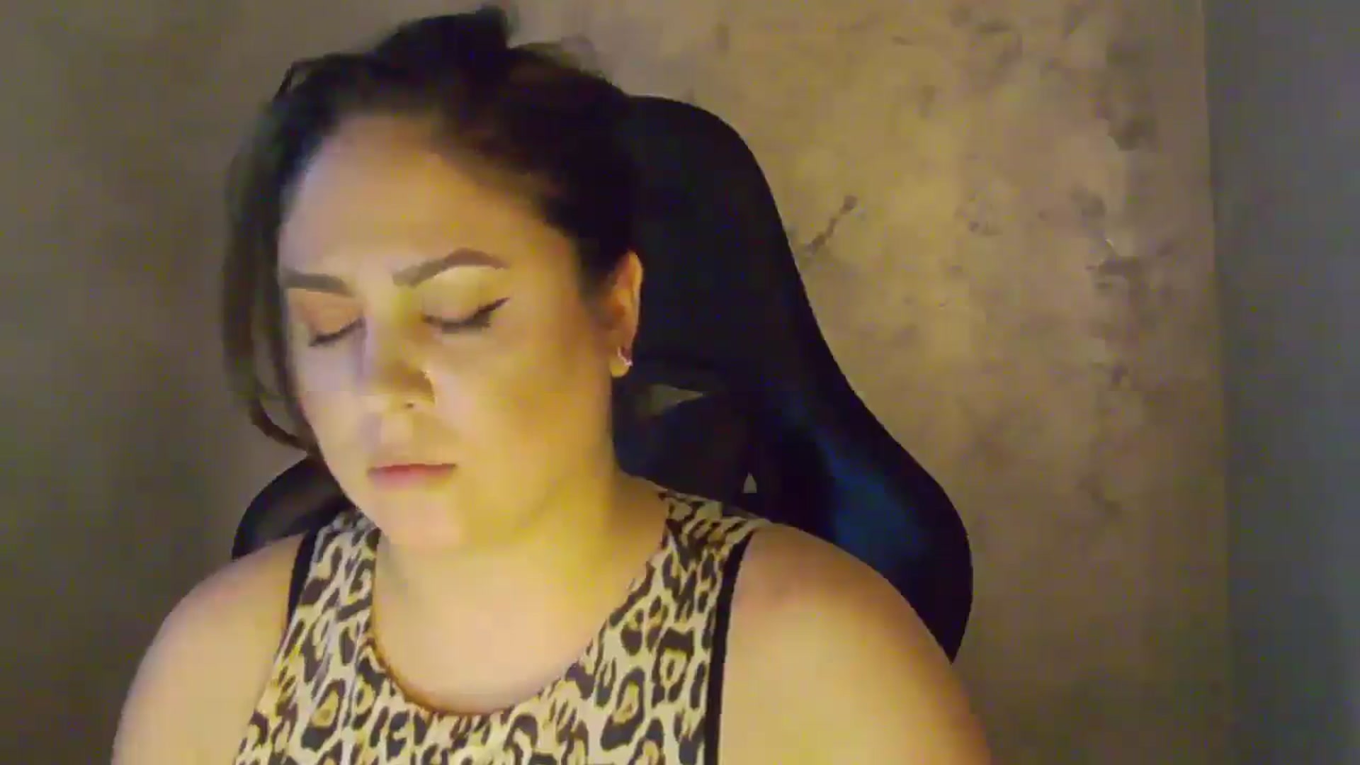 Gallery image thumbnail from NotVanilla's myfreecams stream on, 12/28/2025, 03:34 image 15 of 20