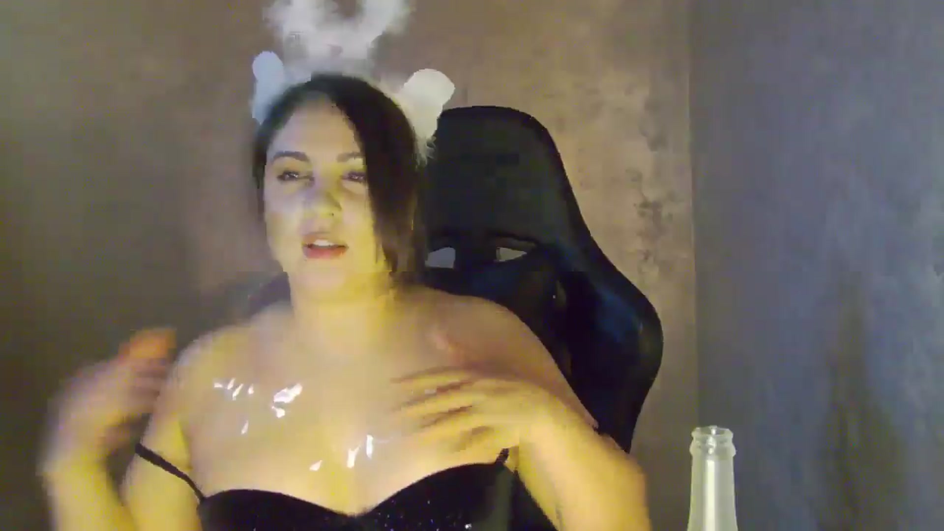 Gallery image thumbnail from NotVanilla's myfreecams stream on, 12/31/2025, 23:42 image 14 of 20