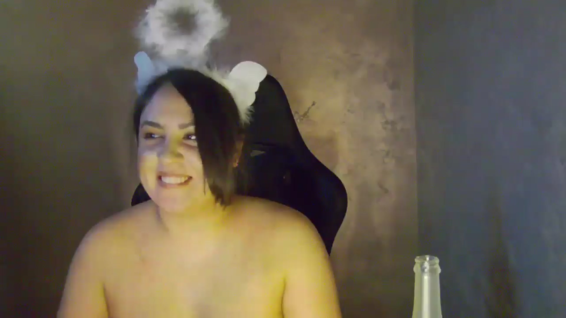 Gallery image thumbnail from NotVanilla's myfreecams stream on, 12/31/2025, 23:42 image 17 of 20