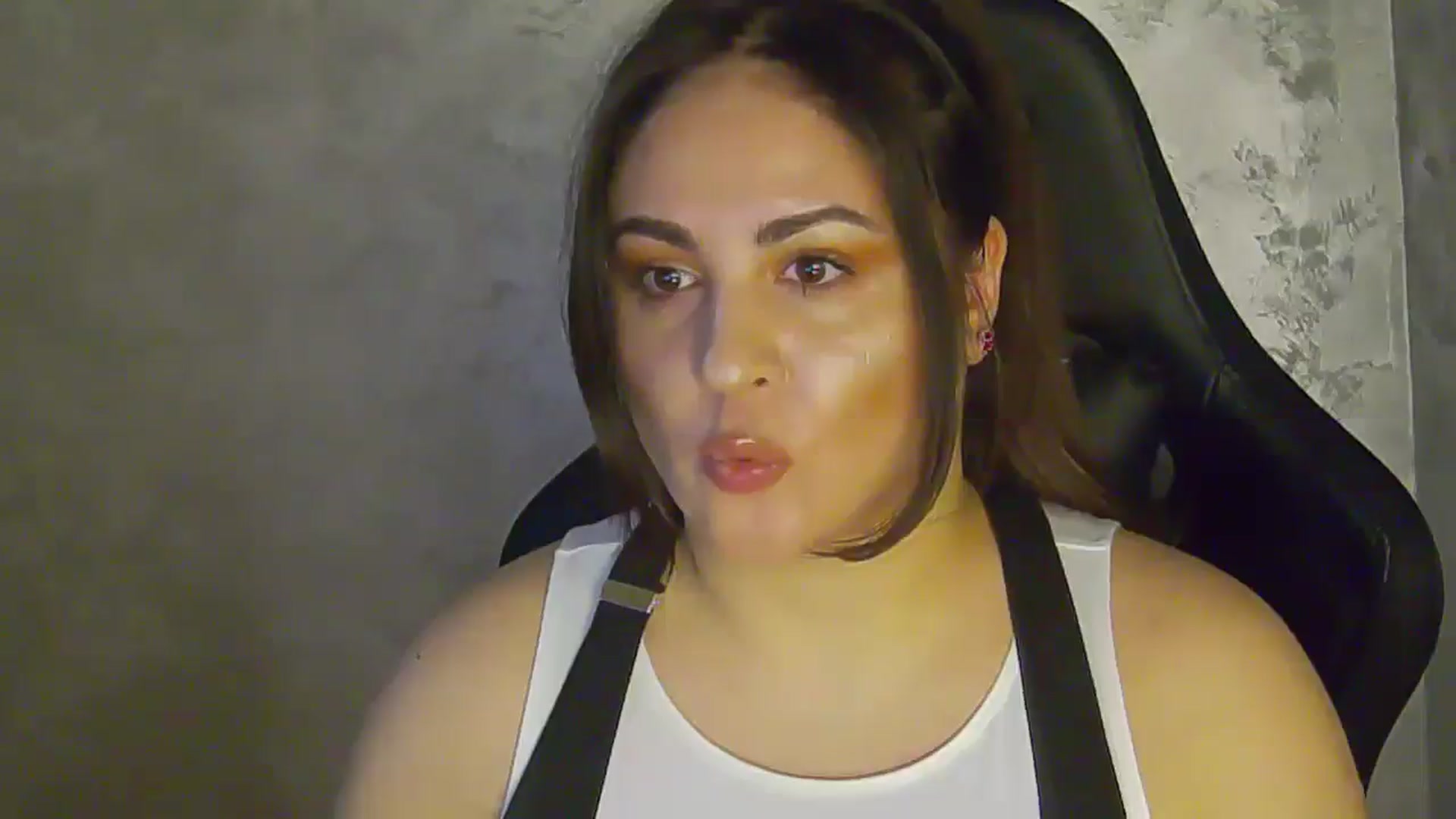 Gallery image thumbnail from NotVanilla's myfreecams stream on, 01/17/2026, 05:00 image 17 of 20
