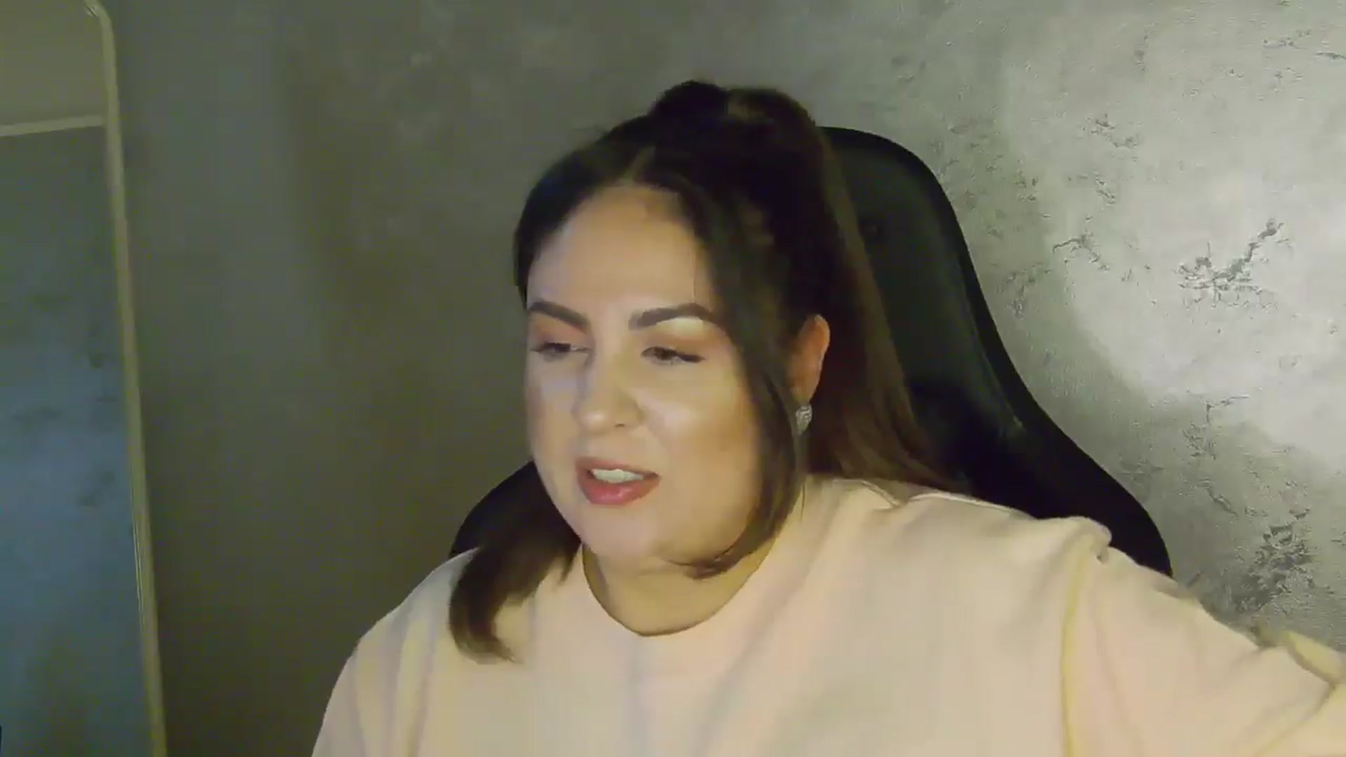 Gallery image thumbnail from NotVanilla's myfreecams stream on, 02/04/2026, 23:42 image 18 of 20