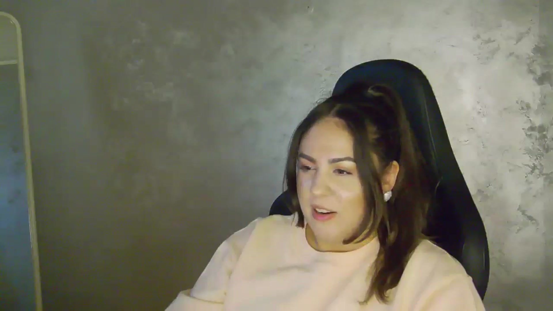 Gallery image thumbnail from NotVanilla's myfreecams stream on, 02/05/2026, 24:17 image 4 of 20