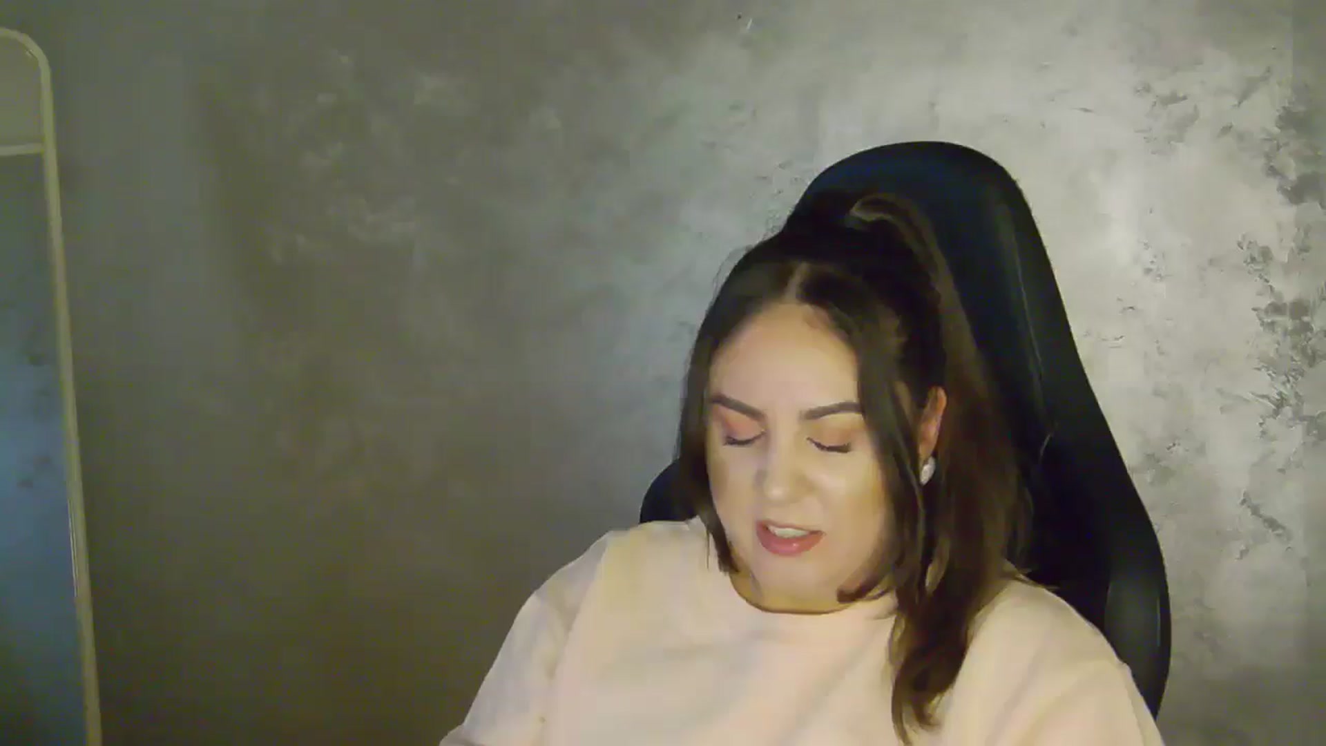 Gallery image thumbnail from NotVanilla's myfreecams stream on, 02/05/2026, 24:17 image 6 of 20