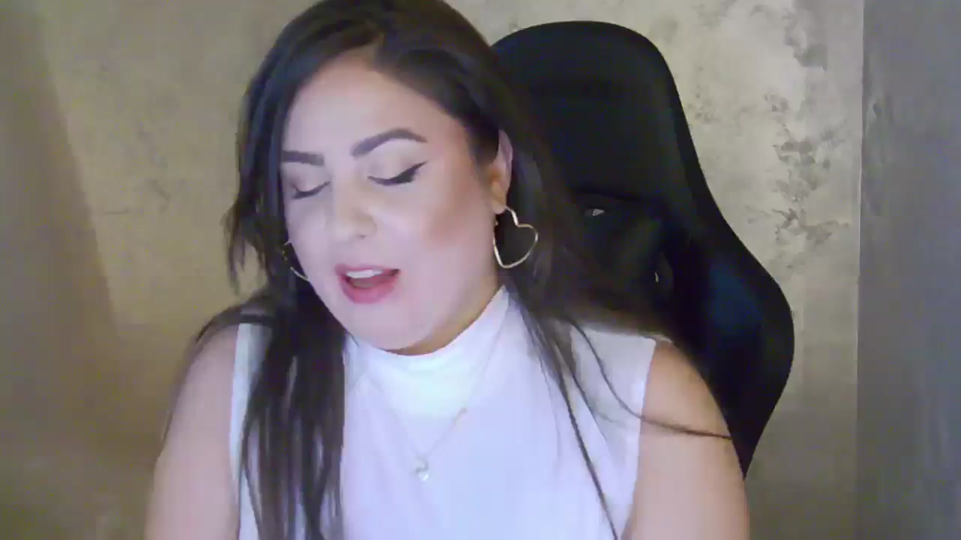 Gallery image thumbnail from NotVanilla's myfreecams stream on, 02/09/2026, 24:54 image 2 of 20