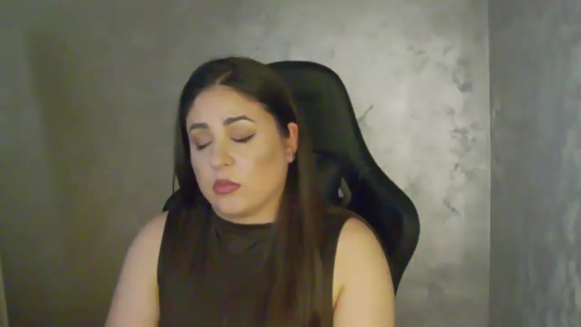 Gallery image thumbnail from NotVanilla's myfreecams stream on, 04/08/2026, 01:17 image 15 of 20