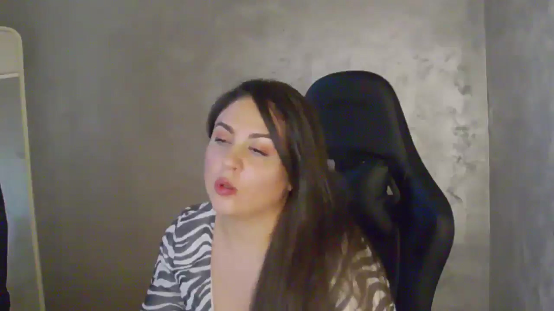 Gallery image thumbnail from NotVanilla's myfreecams stream on, 04/10/2026, 24:58 image 19 of 20